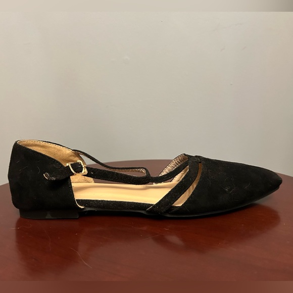 Vegan Suede Black T-Strap Flats, size 39 - Picture 2 of 9
